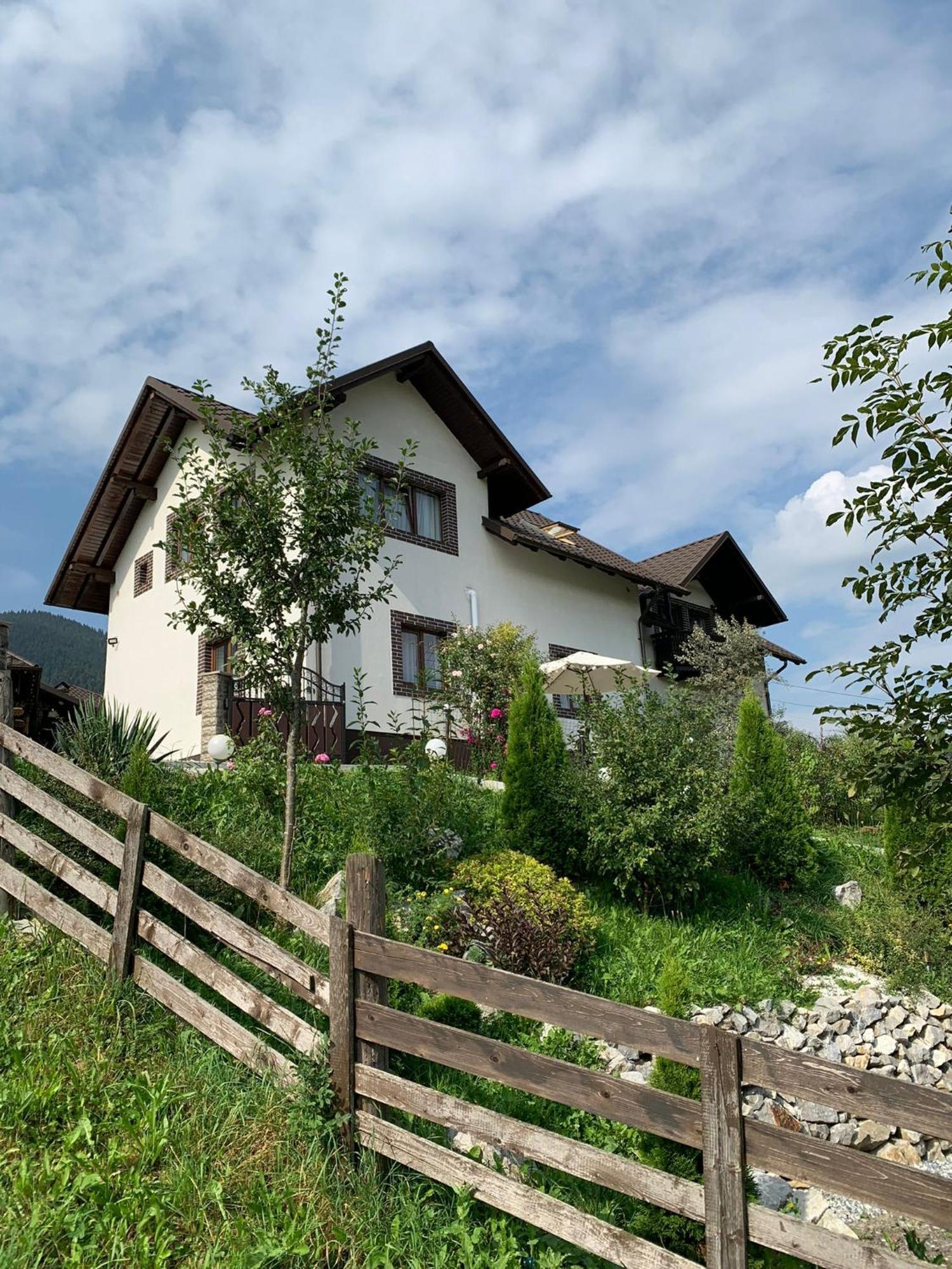 Privatunterkunft Casa De Pe Sadová