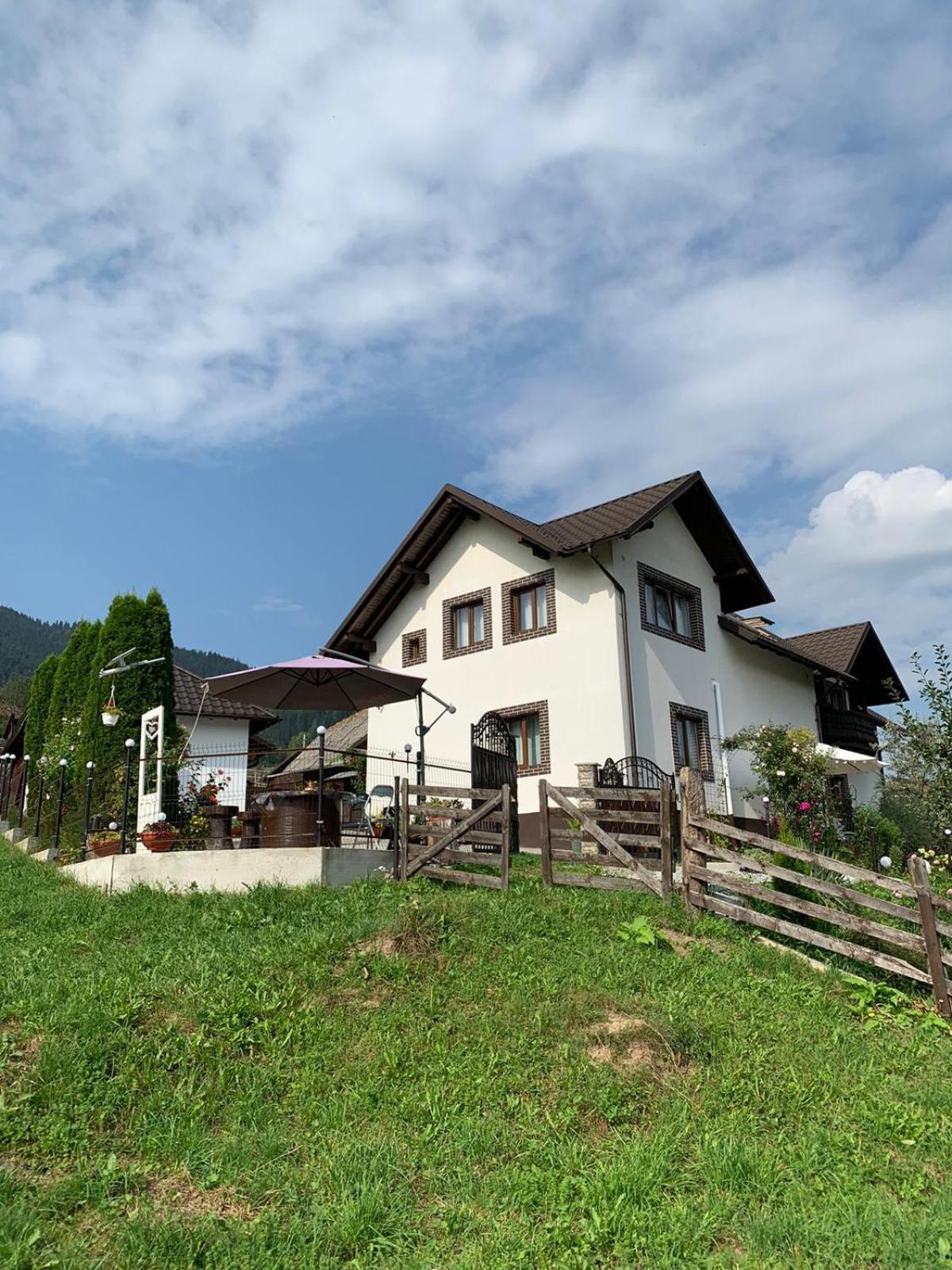 Casa De Pe * Sadová